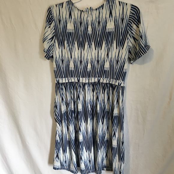 Maggie London navy and white short sleeve easy care dress size 8 geometric print - Picture 4 of 11
